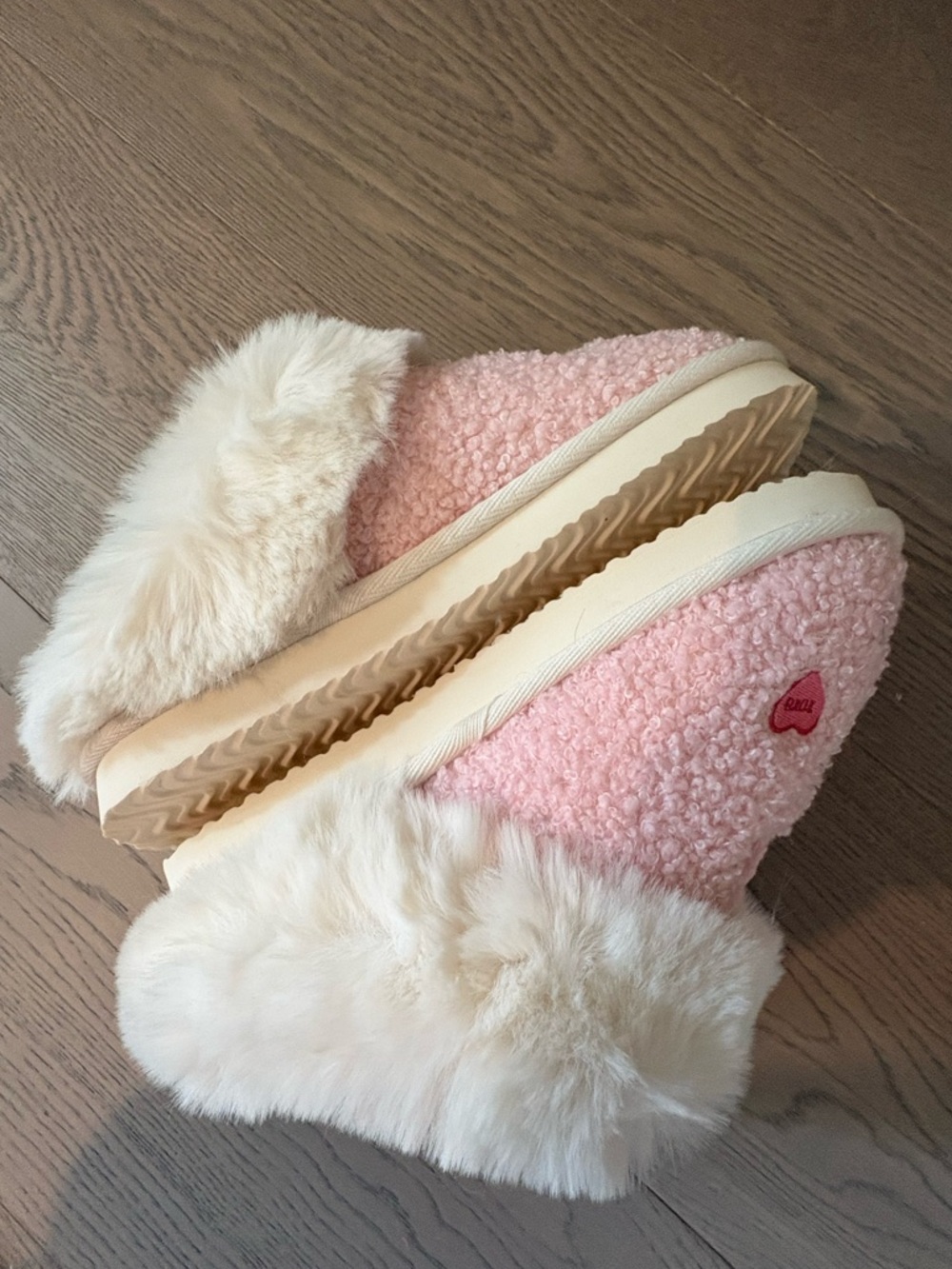 AE Candy Hearts Scuff Slipper - Picture 7 of 8